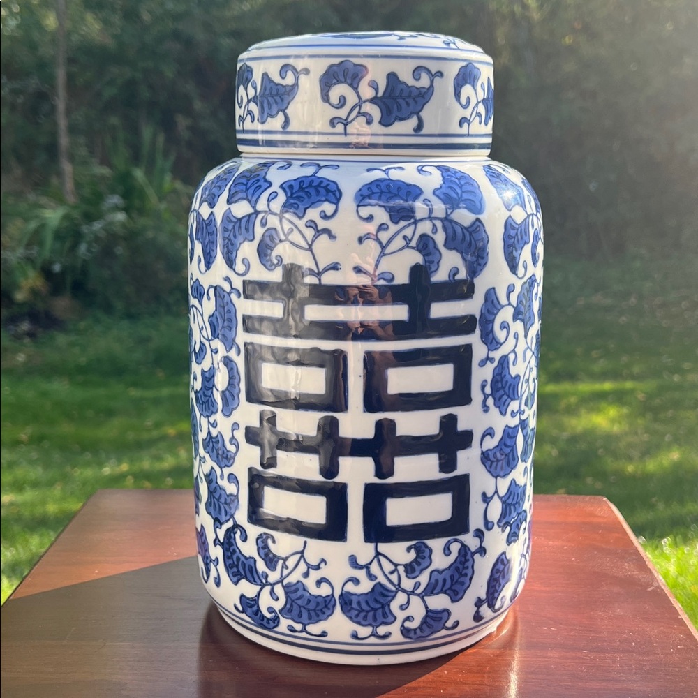 Large Vintage Blue & White Chinoiserie Double Happiness Tea Ginger Jar w/ Lid - Picture 4 of 10